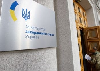 Як отримати документи з України, перебуваючи за кордоном: інструкція МЗС