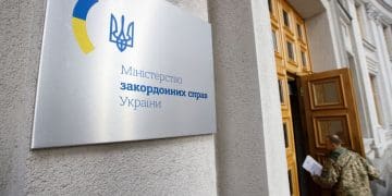 Як отримати документи з України, перебуваючи за кордоном: інструкція МЗС