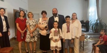 Посол відвідав школу в Будапешті, де навчаються українці, та передав книги