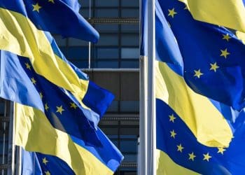 Наявність тимчасового захисту чи статусу біженця за кордоном не звільняє від мобілізації в Україні.