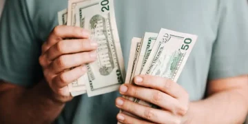 2900 доларів на місяць у Швеції: українець розповів, скільки грошей реально потрібно для життя