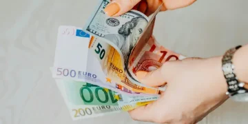 Від кількох євро до сотень: скільки треба мати при собі коштів для в’їзду в різні країни Європи