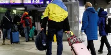 Дозвіл на виїзд 18-22-річних. У Німеччині різко зросла кількість українських біженців