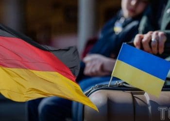 Демограф розповів, скільки чоловіків виїхало з України після початку війни