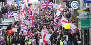 Місто у Британії вийшло на масовий протест проти прохачів притулку