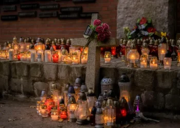 Що роблять у Польщі на День усіх святих: незвичні традиції