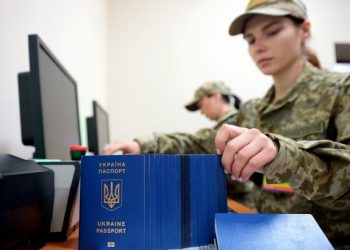 МЗС попередило українців про зміни щодо закордонних паспортів: кого це стосується