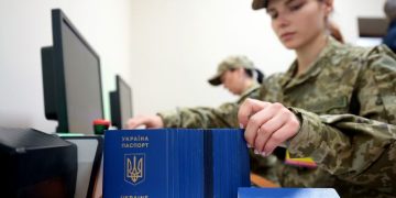 МЗС попередило українців про зміни щодо закордонних паспортів: кого це стосується