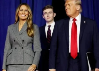 Підвійне громадянство під загрозою: Меланія Трамп, Маск та зірки у США можуть втратити паспорти