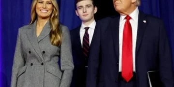 Підвійне громадянство під загрозою: Меланія Трамп, Маск та зірки у США можуть втратити паспорти