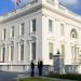 Білий дім напередодні Різдва опублікував ролик, у якому Трамп зачитує «список неслухняних» мігрантів