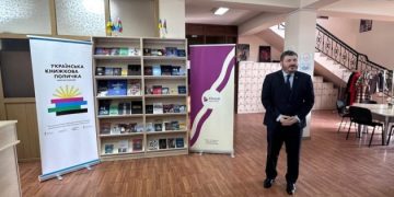 Українська книжкова поличка відкрилася в Університеті «Хазар» у Баку