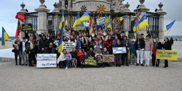 Коляда в Лісабоні: українська громада Португалії провела ходу на підтримку полонених і ЗСУ