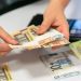 Українці за кордоном скоротили перекази грошей додому: про що свідчать дані Нацбанку